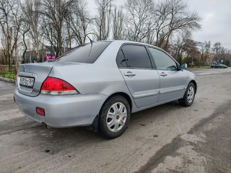 Продам mitsubishi лансер 9 mitsubishi lancer 9 год 2006 двигатель 1.6 работает отлично, масло не ест не дымит, обороты четко 👌 кпп четко без хрустов и вылетов ручник исправен, что должно работать работает кузов в хорошем состоянии, дно пороги целые резина отличная зима + лето переоформление без проблем мариуполь цена 479к торг +79498162933 📲 tg: @bitch_monk 📞 звоните: +7(949)8162933 - фотография - 3