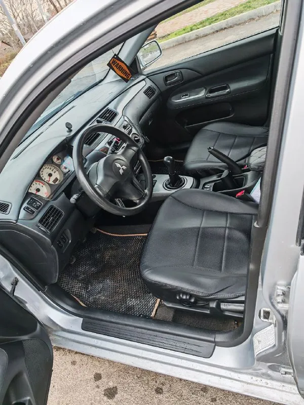 Продам mitsubishi лансер 9 mitsubishi lancer 9 год 2006 двигатель 1.6 работает отлично, масло не ест не дымит, обороты четко 👌 кпп четко без хрустов и вылетов ручник исправен, что должно работать работает кузов в хорошем состоянии, дно пороги целые резина отличная зима + лето переоформление без проблем мариуполь цена 479к торг +79498162933 📲 tg: @bitch_monk 📞 звоните: +7(949)8162933 - фотография - 7