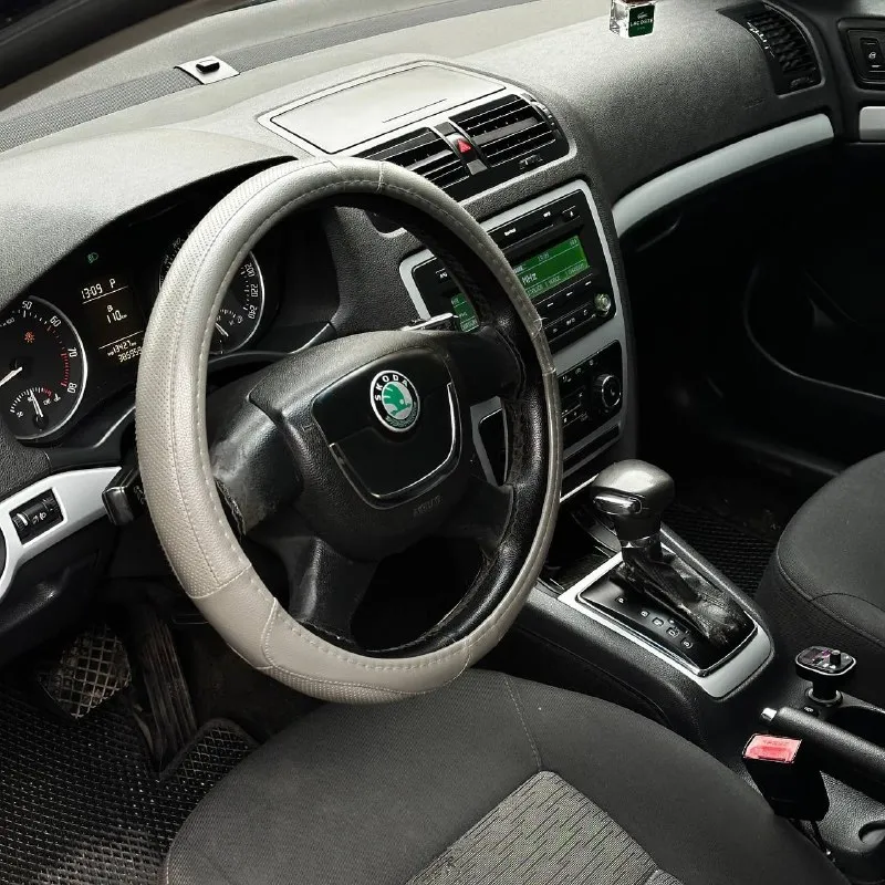 Skoda octavia a5 рестайлинг 🇩🇪 2009г. в 1.6 бензин акпп aisin автомобиль от хозяина, в целом сел поехал, критичных нюансов нет. хорошая комплектация по кузову на фото два комплекта ключей, зимняя резина гарантия юридической чистоты, переоформление без проблем ✅ 570.000₽ 🎁 чуток поторгуемся у капота +79494723633 захар евгеньевич 📞 звоните: +7(949)4723633 - фотография - 4