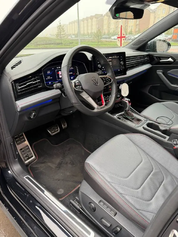 Продам хозяйский автомобиль volkswagen jetta 2025 года 2.0 в комплектации gli с родным пробегом 21 тыс. км. состояние идеальное, один собственник. автомобиль без вложений, подготовлен к зиме с заменой всех жидкостей на новой зимней резине. любые проверки на ваших сто, продажа от собственника. таких по рф нет. ‼️3.750.000 с адекватным торгом. г. донецк 89498431223 📞 звоните: +7(949)8431223 - фотография - 8
