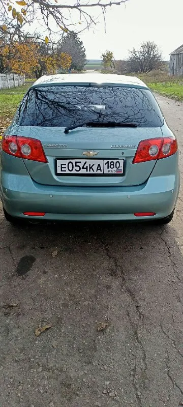 Продам семейный автомобиль chevrolet лачетти хетчбэк за 530т. р, 2006г. 1.4 на 95 л. с, мкпп, гур, абс, цз, кондиционер, задний парктроник все работает, чек не горит, пробег 205т. км, автомобиль вложений не требует, кузов без рыжиков как на фото, мотор сухой, масло не расходует не дымит катализатор на месте. все жидкости заменены ничего не вытекает. салон чистый ухоженный, работает каждая кнопка, новый компрессор кондиционера с трубками и радиаторами, новый радиатор печки, стекла родные, лобовое без сколов и трещин, дно без гнили и рыжиков, машина на зимней резине, лето тоже имеется. задатки, обмены, свои цены не предлагать!!! хотите посмотреть, заранее звоните +7949 9240292 цена 530т 📲 tg: олег олегович 📞 звоните: +7(949)9240292 - фотография - 7
