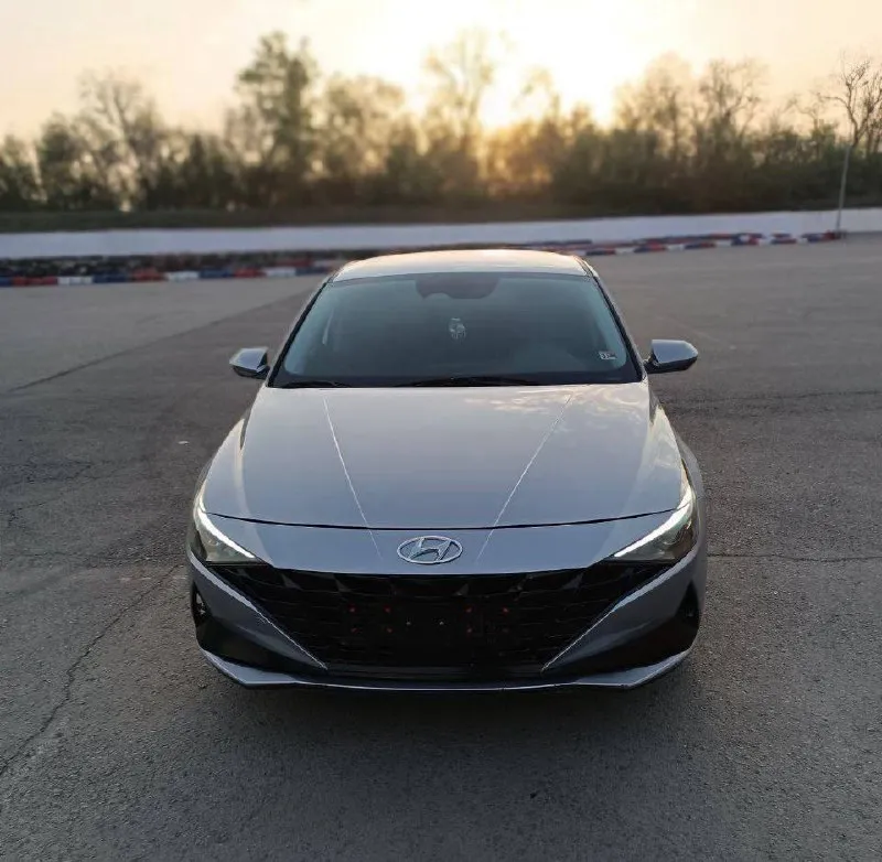 Продам hyundai elantra sport 2021 года. 67000 км. объем двигателя 2.0л. подогрев сидений, подогрев зеркал,2-x зонный климат-контроль, мультируль, адаптивный круиз-контроль, камера заднего вида, старт-стоп, бесключевой доступ, система курсовой устойчивости (стабилизации). электронная приборка, цветной дисплей с wi-fi и интеграцией android/apple (carplay), акустика, aux, bluetooth, usb, gps (система смм), голосовое управление. беспородная зарядка. автозапуск, подушки безопасности (airbag), abs, esp. электро ручник/auto hold, датчик света, датчик дождя, авто дальний. дистроник, удержание в полосе и датчик слепых зон. датчик давления шин с показаниями каждого колеса на экране. аварийное торможение при угрозе столкновения -масла, фильтра поменяны 2 190 000 руб. торг. +7 949 77 88 099 📲 tg: р т 📞 звоните: +7(949)7788099 - фотография - 2
