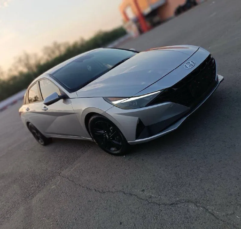 Продам hyundai elantra sport 2021 года. 67000 км. объем двигателя 2.0л. подогрев сидений, подогрев зеркал,2-x зонный климат-контроль, мультируль, адаптивный круиз-контроль, камера заднего вида, старт-стоп, бесключевой доступ, система курсовой устойчивости (стабилизации). электронная приборка, цветной дисплей с wi-fi и интеграцией android/apple (carplay), акустика, aux, bluetooth, usb, gps (система смм), голосовое управление. беспородная зарядка. автозапуск, подушки безопасности (airbag), abs, esp. электро ручник/auto hold, датчик света, датчик дождя, авто дальний. дистроник, удержание в полосе и датчик слепых зон. датчик давления шин с показаниями каждого колеса на экране. аварийное торможение при угрозе столкновения -масла, фильтра поменяны 2 190 000 руб. торг. +7 949 77 88 099 📲 tg: р т 📞 звоните: +7(949)7788099 - фотография - 3