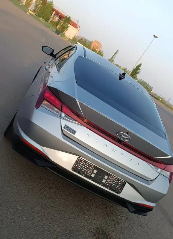 Продам hyundai elantra sport 2021 года. 67000 км. объем двигателя 2.0л. подогрев сидений, подогрев зеркал,2-x зонный климат-контроль, мультируль, адаптивный круиз-контроль, камера заднего вида, старт-стоп, бесключевой доступ, система курсовой устойчивости (стабилизации). электронная приборка, цветной дисплей с wi-fi и интеграцией android/apple (carplay), акустика, aux, bluetooth, usb, gps (система смм), голосовое управление. беспородная зарядка. автозапуск, подушки безопасности (airbag), abs, esp. электро ручник/auto hold, датчик света, датчик дождя, авто дальний. дистроник, удержание в полосе и датчик слепых зон. датчик давления шин с показаниями каждого колеса на экране. аварийное торможение при угрозе столкновения -масла, фильтра поменяны 2 190 000 руб. торг. +7 949 77 88 099 📲 tg: р т 📞 звоните: +7(949)7788099 - фотография - 6