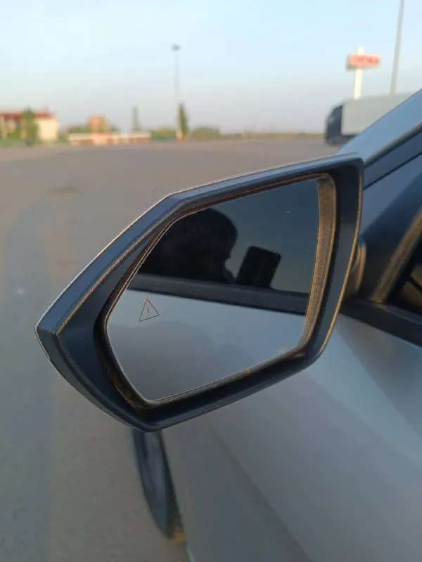 Продам hyundai elantra sport 2021 года. 67000 км. объем двигателя 2.0л. подогрев сидений, подогрев зеркал,2-x зонный климат-контроль, мультируль, адаптивный круиз-контроль, камера заднего вида, старт-стоп, бесключевой доступ, система курсовой устойчивости (стабилизации). электронная приборка, цветной дисплей с wi-fi и интеграцией android/apple (carplay), акустика, aux, bluetooth, usb, gps (система смм), голосовое управление. беспородная зарядка. автозапуск, подушки безопасности (airbag), abs, esp. электро ручник/auto hold, датчик света, датчик дождя, авто дальний. дистроник, удержание в полосе и датчик слепых зон. датчик давления шин с показаниями каждого колеса на экране. аварийное торможение при угрозе столкновения -масла, фильтра поменяны 2 190 000 руб. торг. +7 949 77 88 099 📲 tg: р т 📞 звоните: +7(949)7788099 - фотография - 7