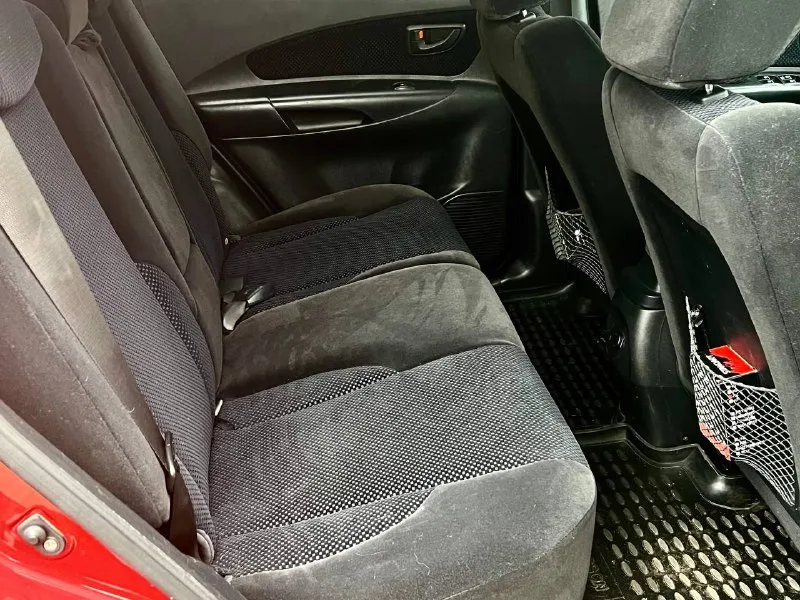 Продам идеальный hyundai tucson 2.0 бензин. коробка автомат 2008 год выпуска кузов в отличном состоянии в родном окрасе! техническое состояние — превосходное! недавно было проведено полное техническое обслуживание. все стекла оригинальные, а геометрия кузова идеально ровная. безопасность на высшем уровне, все герметики завод. двигатель работает как часы: тихо, быстро. автоматическая коробка передач переключается мягко и легко. ходовая часть не имеет стуков. на машине установлены диски r16 на хорошей резине. комплектация богатая: климат-контроль, подогревы сидений, гидроусилитель руля, подушки безопасности airbag, система abs, электрическая регулировка зеркал с обогревом, электрические стеклоподъёмники с доводчиками и сигнализация. дополнительно установлены мультимедиа с bluetooth, качественная аудиосистема и тонировка задней полусферы. ржавчины и гнили нет нигде. днище, пороги, стаканы, лонжероны — всё целое!цена 885.000₽ торг!все вопросы по телефону +79493578236 или телега +79094166333 - фотография - 8