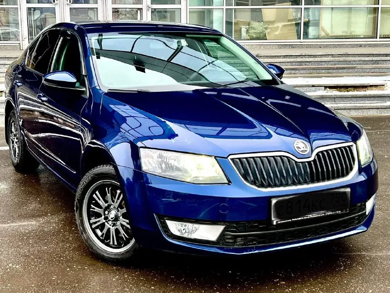 Продам skoda octavia a7 2015 год мотор 1.6 mpi коробка обычный автомат пробег 167000 км 2 владельца автомобиль в отличном состоянии мотор, коробка и ходовая в идеальном состоянии кузов целый. не такси комплектация: кожаный руль, электро зеркала с подогревом, кондиционер работает, подогрев сидений, подогрев лобового и заднего стекла, большой заводской монитор, электро стекло подъемники, ходовые огни, abs esp airbag для комфортной езды есть все. цена 1.360.000 возможен торг +79493578236 или телега +79094166333 - фотография - 3