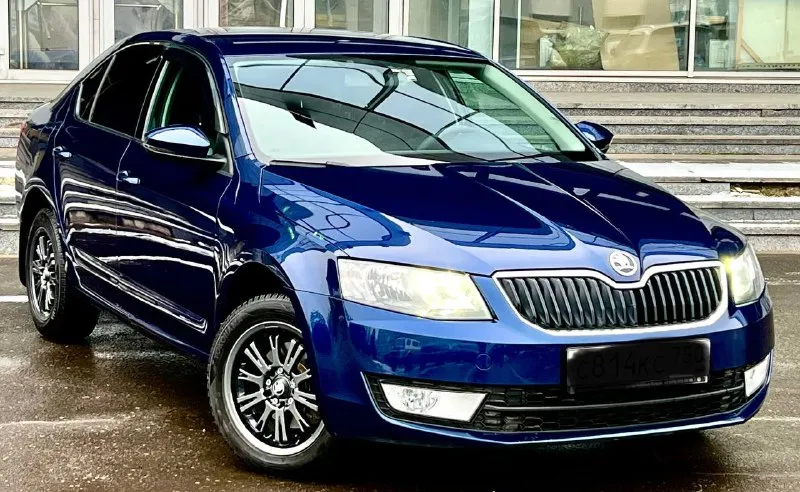 Продам skoda octavia a7 2015 год мотор 1.6 mpi коробка обычный автомат пробег 167000 км 2 владельца автомобиль в отличном состоянии мотор, коробка и ходовая в идеальном состоянии кузов целый. не такси комплектация: кожаный руль, электро зеркала с подогревом, кондиционер работает, подогрев сидений, подогрев лобового и заднего стекла, большой заводской монитор, электро стекло подъемники, ходовые огни, abs esp airbag для комфортной езды есть все. цена 1.360.000 возможен торг +79493578236 или телега +79094166333 - фотография - 4