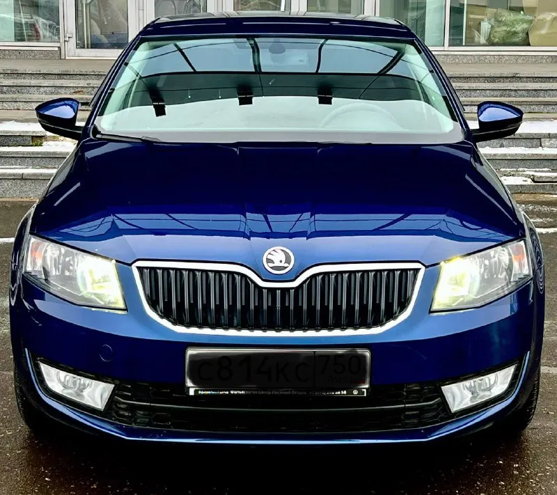 Продам skoda octavia a7 2015 год мотор 1.6 mpi коробка обычный автомат пробег 167000 км 2 владельца автомобиль в отличном состоянии мотор, коробка и ходовая в идеальном состоянии кузов целый. не такси комплектация: кожаный руль, электро зеркала с подогревом, кондиционер работает, подогрев сидений, подогрев лобового и заднего стекла, большой заводской монитор, электро стекло подъемники, ходовые огни, abs esp airbag для комфортной езды есть все. цена 1.360.000 возможен торг +79493578236 или телега +79094166333 - фотография - 5