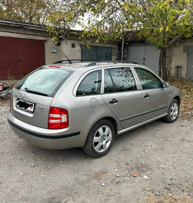 🚗 продаётся комфортный автомобиль универсал skoda fabia mk 1 2007 года выпуска 🔥 атмосферный двигатель объемом 2 литра 🔥🔥🔥обеспечивает динамичное ускорение и удовольствие от вождения. машина была пригнана в 2022г с германии🇩🇪 в автомобиле имеются: ✅ круиз-контроль для комфортного передвижения на дальние расстояния. ✅ кондиционер для приятного климата в салоне. ✅ холодильник в бардачке – удобно хранить напитки и закуски. ✅ магнитофон 4/64 с камерой заднего вида для безопасного маневрирования. ✅ подогрев зеркал и передних сидений для комфорта в любую погоду. ✅ передние стеклоподъемники для удобства управления окнами. ✅ три ключа для дополнительного удобства. автомобиль полностью обслужен, недавно залито свежее масло 5w40 bardal, заменены все фильтра, включая топливный. масло меняется регулярно каждые 6-7 тысяч километров, автомобиль не потребляет масло между заменами. приятный расход топлива:( особенно с нынешними ценам 📲 tg: владислав 📞 звоните: +7(949)3415088 - фотография - 3