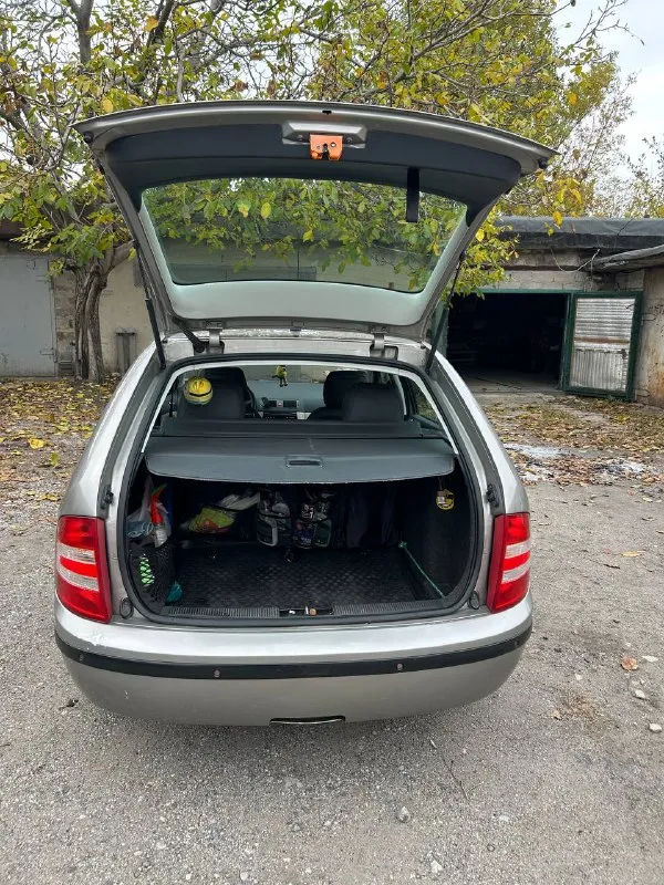 🚗 продаётся комфортный автомобиль универсал skoda fabia mk 1 2007 года выпуска 🔥 атмосферный двигатель объемом 2 литра 🔥🔥🔥обеспечивает динамичное ускорение и удовольствие от вождения. машина была пригнана в 2022г с германии🇩🇪 в автомобиле имеются: ✅ круиз-контроль для комфортного передвижения на дальние расстояния. ✅ кондиционер для приятного климата в салоне. ✅ холодильник в бардачке – удобно хранить напитки и закуски. ✅ магнитофон 4/64 с камерой заднего вида для безопасного маневрирования. ✅ подогрев зеркал и передних сидений для комфорта в любую погоду. ✅ передние стеклоподъемники для удобства управления окнами. ✅ три ключа для дополнительного удобства. автомобиль полностью обслужен, недавно залито свежее масло 5w40 bardal, заменены все фильтра, включая топливный. масло меняется регулярно каждые 6-7 тысяч километров, автомобиль не потребляет масло между заменами. приятный расход топлива:( особенно с нынешними ценам 📲 tg: владислав 📞 звоните: +7(949)3415088 - фотография - 6