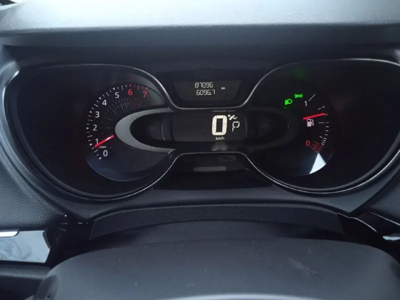 Продам свою машину renault kaptur, 2021 выпуска. второй владелец. пробег родной, 87 тысяч. машина любимый член семьи. служила верой и правдой. бережная и добросовестная эксплуатация. обслуживалась вовремя, диагностика проводилась раз в пол года. автомобиль ни разу не выдавал сюрпризов. салон чистый не прокуренный. двигатель 1,6 работает исправно, ровно. все приборы работают как часы. кондиционер, подогрев сидений, сигнализация, кнопка старт-стоп, бесключевой доступ. готов на любые проверки. цена 1 900 000 руб. +7(949)403-98-48 г. донецк. 📞 звоните: +7(949)4039848 - фотография - 3