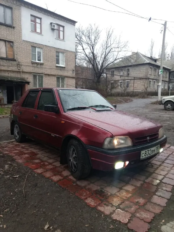 Продам dacia supernova с двигателем renault 1.4 с вписанным евро-4 и работающим кондиционером. 🚗авто в отличном состоянии, варить и красить не надо. двигатель работает без нареканий, замена масла каждые 6000км. новые тормозные суппорта и колодки, новый газовый редуктор 👍коробка механика 5ст. комплект летних дисков с резиной отдам новому хозяину 🌪️полное переоформление в мрэо. донецк. собственник ✅220000₽ +79493760850 📞 звоните: +7(949)3760850 - фотография - 3