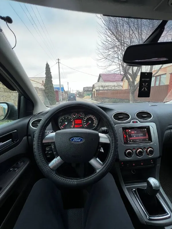 Продам ford focus 2 ghia европеец сборка германия! год: 2007 пробег: 320 родной двигатель 1.6 бензин работает отлично ровно, едет очень хорошо, ходовая отличная без стуков, и прочего, кузов в очень достойном состоянии без гнили и дыр, днище, пороги отличные! дтп не было, везде заводская сборка комплектация ghia богатая с эл. привод сидений, подогревами сидений, зеркал, esp(курсовая устойчивость), круиз контроль, мульт руль, сенсорная мультимедиа, датчик света, и дождя, эл, зеркала, камера заднего вида, задние парктроники, эл. регулировка фар, бортовой компьютер. дисковые тормоза вкруг, отличная зимняя резина! центральный замок, автомобиль ухоженый за все время 2 владельца было, птс оригинал, 3 ключа! очень вместительный универсал документы чистые без штрафов и запретов. вложений не требует полное переоформление! торг есть цена: 570000 📍мариуполь 📞+79496463727 - фотография - 10