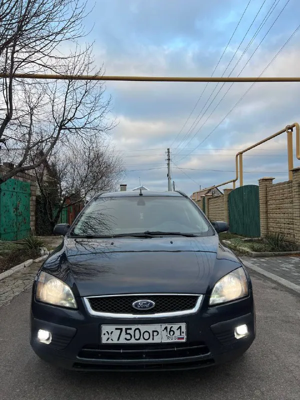 Продам ford focus 2 ghia европеец сборка германия! год: 2007 пробег: 320 родной двигатель 1.6 бензин работает отлично ровно, едет очень хорошо, ходовая отличная без стуков, и прочего, кузов в очень достойном состоянии без гнили и дыр, днище, пороги отличные! дтп не было, везде заводская сборка комплектация ghia богатая с эл. привод сидений, подогревами сидений, зеркал, esp(курсовая устойчивость), круиз контроль, мульт руль, сенсорная мультимедиа, датчик света, и дождя, эл, зеркала, камера заднего вида, задние парктроники, эл. регулировка фар, бортовой компьютер. дисковые тормоза вкруг, отличная зимняя резина! центральный замок, автомобиль ухоженый за все время 2 владельца было, птс оригинал, 3 ключа! очень вместительный универсал документы чистые без штрафов и запретов. вложений не требует полное переоформление! торг есть цена: 570000 📍мариуполь 📞+79496463727 - фотография - 3
