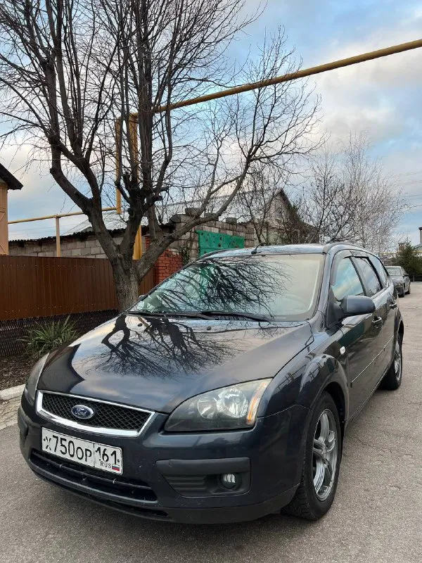 Продам ford focus 2 ghia европеец сборка германия! год: 2007 пробег: 320 родной двигатель 1.6 бензин работает отлично ровно, едет очень хорошо, ходовая отличная без стуков, и прочего, кузов в очень достойном состоянии без гнили и дыр, днище, пороги отличные! дтп не было, везде заводская сборка комплектация ghia богатая с эл. привод сидений, подогревами сидений, зеркал, esp(курсовая устойчивость), круиз контроль, мульт руль, сенсорная мультимедиа, датчик света, и дождя, эл, зеркала, камера заднего вида, задние парктроники, эл. регулировка фар, бортовой компьютер. дисковые тормоза вкруг, отличная зимняя резина! центральный замок, автомобиль ухоженый за все время 2 владельца было, птс оригинал, 3 ключа! очень вместительный универсал документы чистые без штрафов и запретов. вложений не требует полное переоформление! торг есть цена: 570000 📍мариуполь 📞+79496463727 - фотография - 4