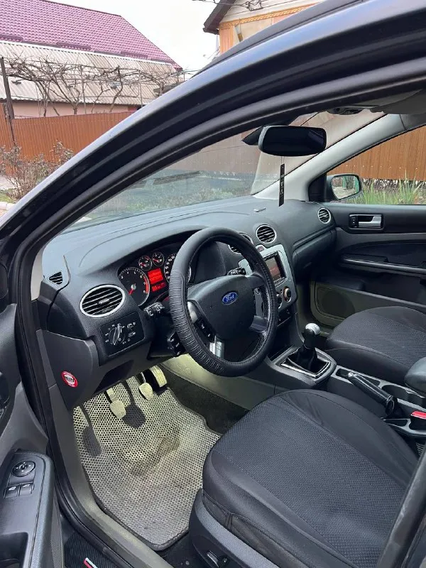 Продам ford focus 2 ghia европеец сборка германия! год: 2007 пробег: 320 родной двигатель 1.6 бензин работает отлично ровно, едет очень хорошо, ходовая отличная без стуков, и прочего, кузов в очень достойном состоянии без гнили и дыр, днище, пороги отличные! дтп не было, везде заводская сборка комплектация ghia богатая с эл. привод сидений, подогревами сидений, зеркал, esp(курсовая устойчивость), круиз контроль, мульт руль, сенсорная мультимедиа, датчик света, и дождя, эл, зеркала, камера заднего вида, задние парктроники, эл. регулировка фар, бортовой компьютер. дисковые тормоза вкруг, отличная зимняя резина! центральный замок, автомобиль ухоженый за все время 2 владельца было, птс оригинал, 3 ключа! очень вместительный универсал документы чистые без штрафов и запретов. вложений не требует полное переоформление! торг есть цена: 570000 📍мариуполь 📞+79496463727 - фотография - 8