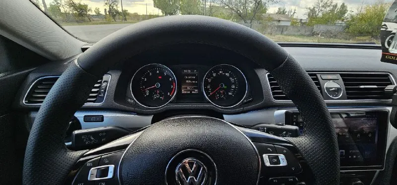 Продам цена: 1.650.000₽ volkswagen passat b8 usa год:2016 двигатель: 1.8tsi акпп: aisin 6ст. пробег:222.800км. описание: автомобиль в отличном состоянии, делать ничего не нужно, своевременное то, замена масла в моторе каждые 7000км только ravenol 5w30 smp, в акпп каждые 30.000км. только toyota ws. мотор в идеальном состоянии, заводской хон. акпп в отличном состоянии. все стекла родные, включая лобовое установлена дорогая качественная аккустика, магнитола teyes cc3 с регистратором teyes. камерой заднего вида teyes также установлена качественная контурная подсветка. диски r16 родные, на новой зимней резине. реальному будущему владельцу торг. .. находится: г. мариуполь +79497138247 владимир - фотография - 10