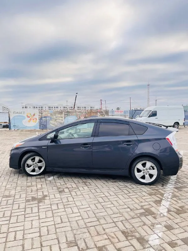 Продается «божественная тойота» prius 1.8. авто в хорошем состоянии, всего два подкраса в остольном все в родне. машина ездит каждый день, все работает, обслуживается только качественными запчастями и маслами, машинка местная переоформление на нового владельца приветствуется 1 🍋100торг 79490407077 - фотография - 2
