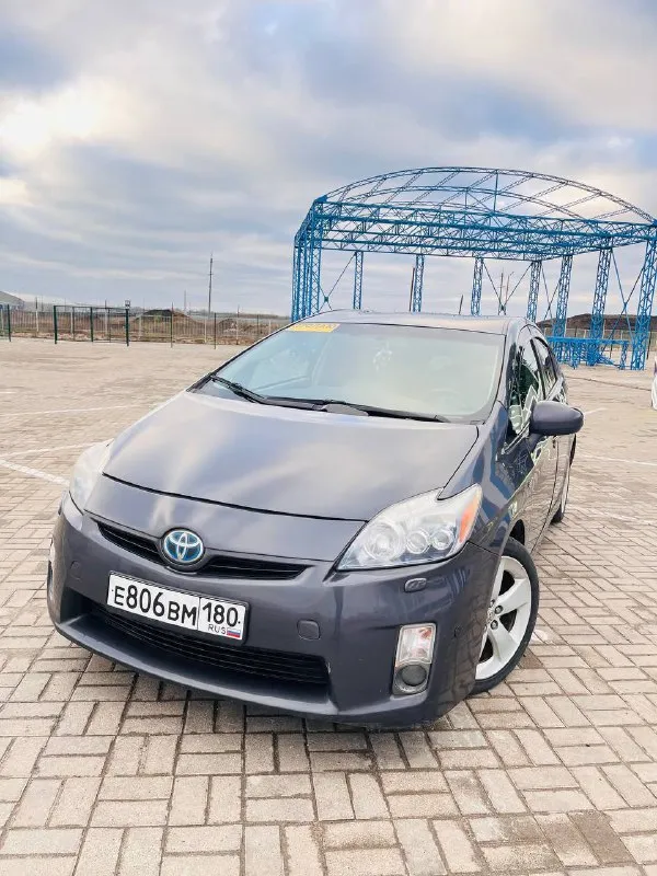 Продается «божественная тойота» prius 1.8. авто в хорошем состоянии, всего два подкраса в остольном все в родне. машина ездит каждый день, все работает, обслуживается только качественными запчастями и маслами, машинка местная переоформление на нового владельца приветствуется 1 🍋100торг 79490407077 - фотография - 4