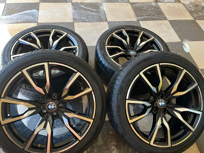 В продаже оригинальные диски с резиной r20 5x112 bmw g05 g06 комплект в идеальном состоянии, без цар... - фотография