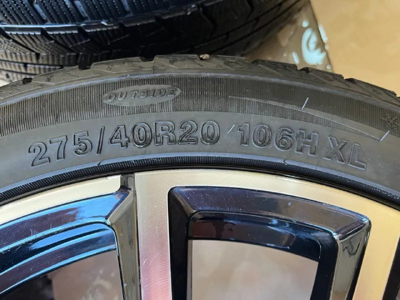 В продаже оригинальные диски с резиной r20 5x112 bmw g05 g06 комплект в идеальном состоянии, без царапин, бордюрок, ремонтов. резина практически без износа установлены датчики давления шин комплект готов к установке на ваш авто! цена 95.000р осмотр макеевка звоните с 08:00 до 18:00 🕕 +7 (949) 325-27-36 максим 📞 🇷🇺 звоните: +79493252736 - фотография - 4