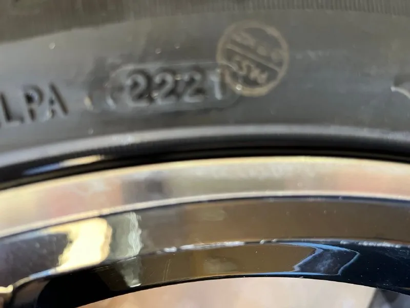 В продаже оригинальные диски с резиной r20 5x112 bmw g05 g06 комплект в идеальном состоянии, без царапин, бордюрок, ремонтов. резина практически без износа установлены датчики давления шин комплект готов к установке на ваш авто! цена 95.000р осмотр макеевка звоните с 08:00 до 18:00 🕕 +7 (949) 325-27-36 максим 📞 🇷🇺 звоните: +79493252736 - фотография - 6