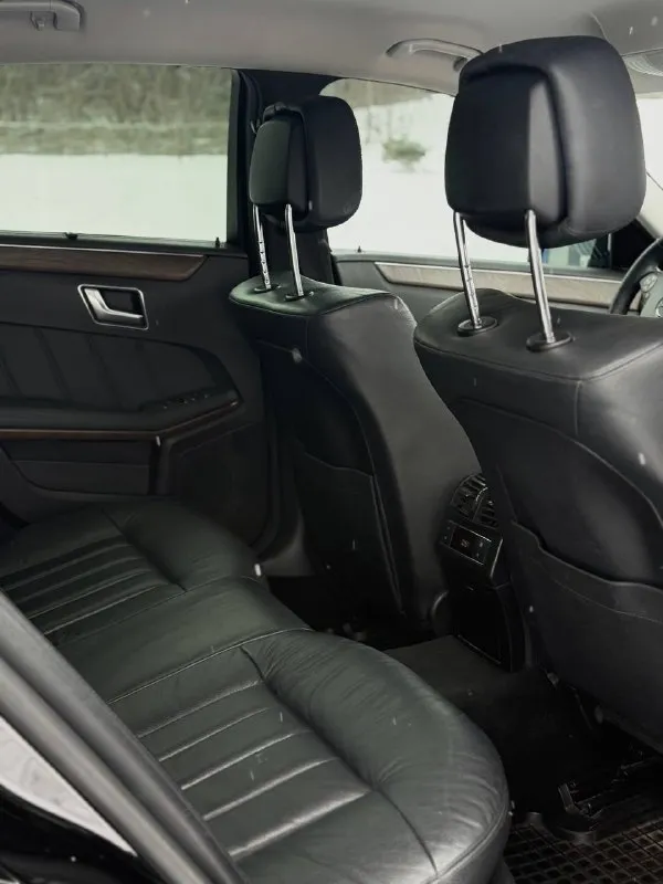 В продаже mercedes benz e-class w212, 3.5 л v6, самая надёжная модификация двс, он же (м276) атмосферник на полном приводе (4wd) в очень достойном состоянии, прозрачная история, . два собственника за весь период, оригинальный птс. остекление завод включая лобовое. окрас лишь одного элемента вторичным слоем. обслужен и ухожен, салон приближенный к новому. жирная комплектация, всевозможные датчики, память и электропривод передних сидений, подогрев 4-х сидений, биксенон и омыватели фар, навигация, электрорегулировка руля. , парктроники в круг и прочие навороты. минимальные торги на месте. контакты : +7 (949) 363-52-68 (есть «telegram») цена : 1,4 млн рублей. обмен не рассматриваю. территориально находится в г макеевка (центр) - фотография - 10