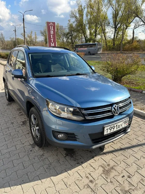 Срочно продам volkswagen tiguan, 2012 г. , 1.4л tsi. пробег: 243 000 км. акп dsg, работает плавно, без пинков. мотор работает ровно, обслуживался регулярно. автомобиль в хорошем состоянии. ходовая полностью обслужена, ничего не стучит, колодки/тормозные диски поменяны в круг. салон чистый, ухоженный. автотека зеленая!! комплектация: электро-регулировка зеркал с подогревом и складыванием, мультируль, датчик света/дождя, двузонный климат контроль, подогревы сидений, auto-hold, электроручник, задние парктроники, abs, esp, омыватель фар. плюсом второй комплект резины. владею три года и оформлена на меня! цена: 1 200 000 руб. осмотр г. горловка телефон: +7 949 313-13-32 - фотография - 3