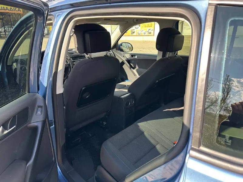 Срочно продам volkswagen tiguan, 2012 г. , 1.4л tsi. пробег: 243 000 км. акп dsg, работает плавно, без пинков. мотор работает ровно, обслуживался регулярно. автомобиль в хорошем состоянии. ходовая полностью обслужена, ничего не стучит, колодки/тормозные диски поменяны в круг. салон чистый, ухоженный. автотека зеленая!! комплектация: электро-регулировка зеркал с подогревом и складыванием, мультируль, датчик света/дождя, двузонный климат контроль, подогревы сидений, auto-hold, электроручник, задние парктроники, abs, esp, омыватель фар. плюсом второй комплект резины. владею три года и оформлена на меня! цена: 1 200 000 руб. осмотр г. горловка телефон: +7 949 313-13-32 - фотография - 9