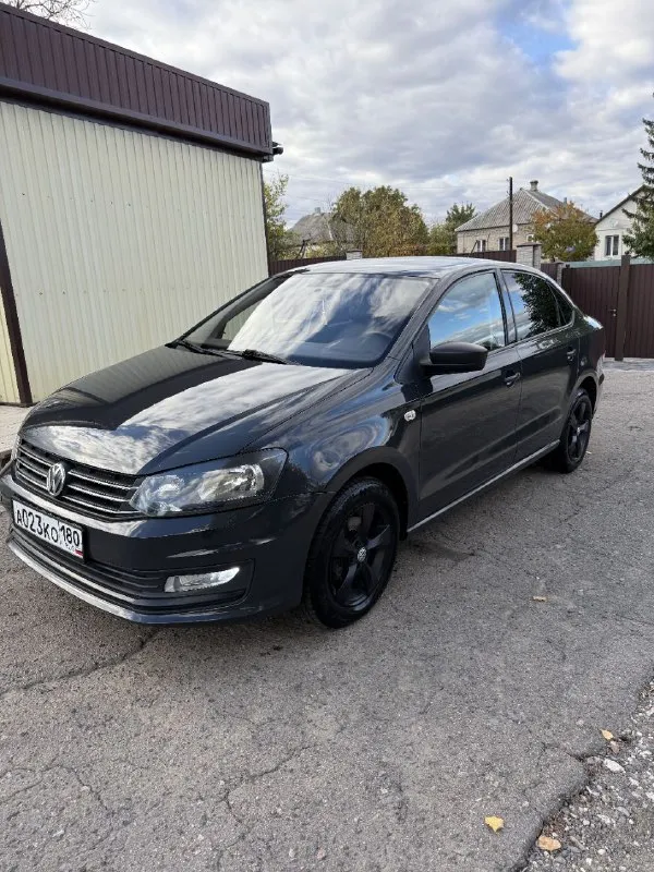 Продам volkswagen polo 2016 года, 1,6 автомат, пробег 179 тысяч (подтверждённый), ходовая как мячик, кондиционер работает как надо, два комплекта резины и очень ухоженный автомобиль. цена 950т, торг при осмотре. осмотр макеевка. +79495080878 - фотография - 8