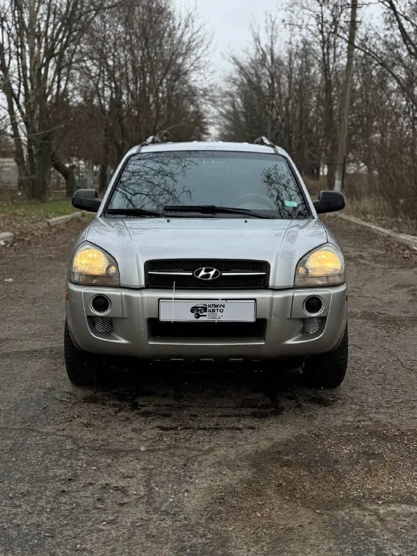 🚗 💰продам автомобиль💰🚀 hyundai tucson ▶️ ❗️пробег 96 тыс❗️ 😱 ▶️ год выпуска: 2004 г. ▶️обьем 2.0 ❗️❗️ акпп ❗️✅ бережное использование, есть автотека по запросу. 🔥 автомобиль в отличной комплектации: • кондиционер работает ❗️ • полный стеклопакет • легкосплавные диски + новая зимняя резина. ❗предоставлю видео обзор по требованию! 🏛 юридически автомобиль чист, без штрафов и запретов! уже на 180 регионе 🏢 осмотр в г. амвросиевка или по договорённости в любом городе. доставка в любой город л-днр ☎ телефон для связи: +79493391770 +79490789890 телеграмм, мах. вацап на номере. телефон включен всегда! 💰 цена 870.000 тысяч рублей. торг возможен но не желателен 😜 - фотография - 2