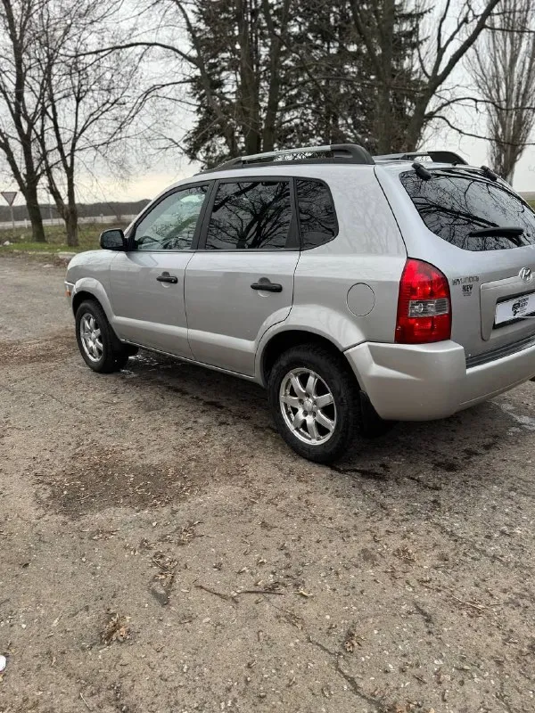 🚗 💰продам автомобиль💰🚀 hyundai tucson ▶️ ❗️пробег 96 тыс❗️ 😱 ▶️ год выпуска: 2004 г. ▶️обьем 2.0 ❗️❗️ акпп ❗️✅ бережное использование, есть автотека по запросу. 🔥 автомобиль в отличной комплектации: • кондиционер работает ❗️ • полный стеклопакет • легкосплавные диски + новая зимняя резина. ❗предоставлю видео обзор по требованию! 🏛 юридически автомобиль чист, без штрафов и запретов! уже на 180 регионе 🏢 осмотр в г. амвросиевка или по договорённости в любом городе. доставка в любой город л-днр ☎ телефон для связи: +79493391770 +79490789890 телеграмм, мах. вацап на номере. телефон включен всегда! 💰 цена 870.000 тысяч рублей. торг возможен но не желателен 😜 - фотография - 7
