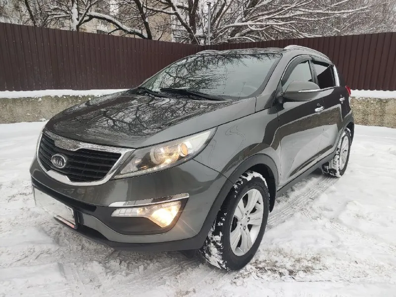 Kia sportage
Год выпуска - 2012
Пробег - 116.300км
Двигатель - 2.0 бензин
Кпп - механика
Автомобиль в прекрасном состоянии за все время эксплуатации 1 собственник пробег 116.300 оригинальный 💯% мотор работает как часики масло не расходует долговечная механическая коробка передач без нареканий отличное сочетаение с 2.0л бензиновым мотором ходовая часть плотная без посторонних шумов едет бодро кузов без вмятин и царапин заводском окрасе в дтп не участвовал дно пороги стаканы все целое чистый опрятный салон хорошая комплектация подогрев всех сидений зеркал/заднего стекла микро климат эл зеркала 4эл стеклоподъёмники мульти руль круиз контроль складывание зеркал датчик света/дождя abs ebd esp и. Т. Д юридически кристально чист 1 собственник 2 ключа любое оформление в мрэо учёт рф цена 1.220т. Р осмотр г донецк
+79494937644 - фотография - 1