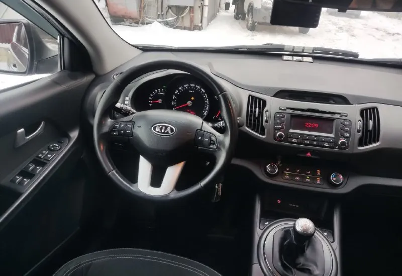 Kia sportage
Год выпуска - 2012
Пробег - 116.300км
Двигатель - 2.0 бензин
Кпп - механика
Автомобиль в прекрасном состоянии за все время эксплуатации 1 собственник пробег 116.300 оригинальный 💯% мотор работает как часики масло не расходует долговечная механическая коробка передач без нареканий отличное сочетаение с 2.0л бензиновым мотором ходовая часть плотная без посторонних шумов едет бодро кузов без вмятин и царапин заводском окрасе в дтп не участвовал дно пороги стаканы все целое чистый опрятный салон хорошая комплектация подогрев всех сидений зеркал/заднего стекла микро климат эл зеркала 4эл стеклоподъёмники мульти руль круиз контроль складывание зеркал датчик света/дождя abs ebd esp и. Т. Д юридически кристально чист 1 собственник 2 ключа любое оформление в мрэо учёт рф цена 1.220т. Р осмотр г донецк
+79494937644 - фотография - 10