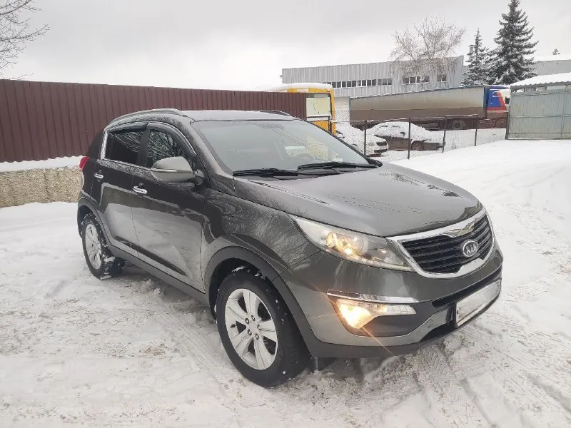 Kia sportage
Год выпуска - 2012
Пробег - 116.300км
Двигатель - 2.0 бензин
Кпп - механика
Автомобиль в прекрасном состоянии за все время эксплуатации 1 собственник пробег 116.300 оригинальный 💯% мотор работает как часики масло не расходует долговечная механическая коробка передач без нареканий отличное сочетаение с 2.0л бензиновым мотором ходовая часть плотная без посторонних шумов едет бодро кузов без вмятин и царапин заводском окрасе в дтп не участвовал дно пороги стаканы все целое чистый опрятный салон хорошая комплектация подогрев всех сидений зеркал/заднего стекла микро климат эл зеркала 4эл стеклоподъёмники мульти руль круиз контроль складывание зеркал датчик света/дождя abs ebd esp и. Т. Д юридически кристально чист 1 собственник 2 ключа любое оформление в мрэо учёт рф цена 1.220т. Р осмотр г донецк
+79494937644 - фотография - 2