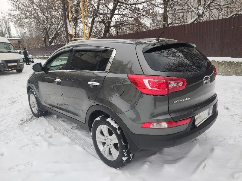 Kia sportage
Год выпуска - 2012
Пробег - 116.300км
Двигатель - 2.0 бензин
Кпп - механика
Автомобиль в прекрасном состоянии за все время эксплуатации 1 собственник пробег 116.300 оригинальный 💯% мотор работает как часики масло не расходует долговечная механическая коробка передач без нареканий отличное сочетаение с 2.0л бензиновым мотором ходовая часть плотная без посторонних шумов едет бодро кузов без вмятин и царапин заводском окрасе в дтп не участвовал дно пороги стаканы все целое чистый опрятный салон хорошая комплектация подогрев всех сидений зеркал/заднего стекла микро климат эл зеркала 4эл стеклоподъёмники мульти руль круиз контроль складывание зеркал датчик света/дождя abs ebd esp и. Т. Д юридически кристально чист 1 собственник 2 ключа любое оформление в мрэо учёт рф цена 1.220т. Р осмотр г донецк
+79494937644 - фотография - 4