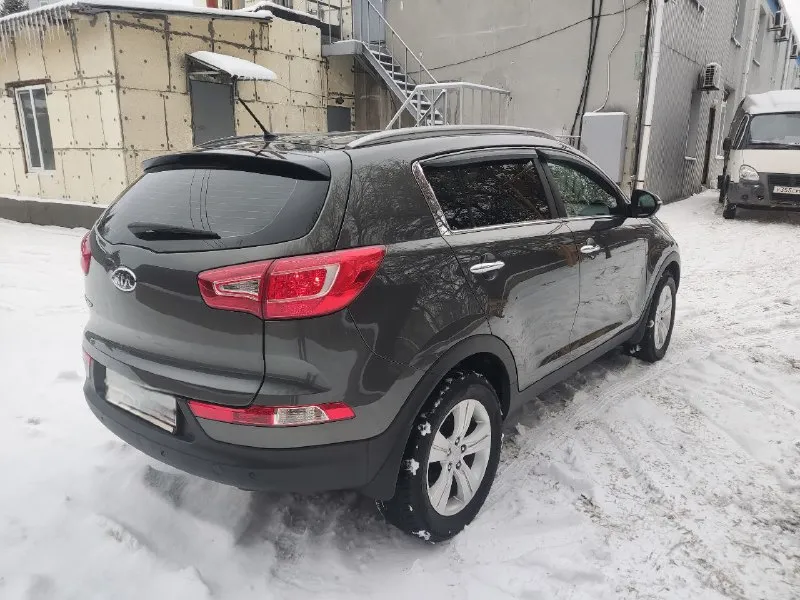 Kia sportage
Год выпуска - 2012
Пробег - 116.300км
Двигатель - 2.0 бензин
Кпп - механика
Автомобиль в прекрасном состоянии за все время эксплуатации 1 собственник пробег 116.300 оригинальный 💯% мотор работает как часики масло не расходует долговечная механическая коробка передач без нареканий отличное сочетаение с 2.0л бензиновым мотором ходовая часть плотная без посторонних шумов едет бодро кузов без вмятин и царапин заводском окрасе в дтп не участвовал дно пороги стаканы все целое чистый опрятный салон хорошая комплектация подогрев всех сидений зеркал/заднего стекла микро климат эл зеркала 4эл стеклоподъёмники мульти руль круиз контроль складывание зеркал датчик света/дождя abs ebd esp и. Т. Д юридически кристально чист 1 собственник 2 ключа любое оформление в мрэо учёт рф цена 1.220т. Р осмотр г донецк
+79494937644 - фотография - 5