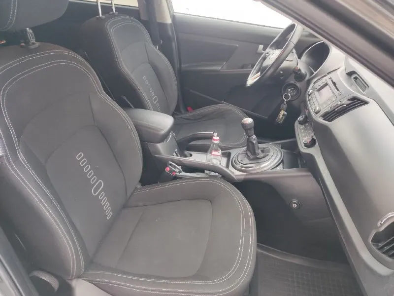 Kia sportage
Год выпуска - 2012
Пробег - 116.300км
Двигатель - 2.0 бензин
Кпп - механика
Автомобиль в прекрасном состоянии за все время эксплуатации 1 собственник пробег 116.300 оригинальный 💯% мотор работает как часики масло не расходует долговечная механическая коробка передач без нареканий отличное сочетаение с 2.0л бензиновым мотором ходовая часть плотная без посторонних шумов едет бодро кузов без вмятин и царапин заводском окрасе в дтп не участвовал дно пороги стаканы все целое чистый опрятный салон хорошая комплектация подогрев всех сидений зеркал/заднего стекла микро климат эл зеркала 4эл стеклоподъёмники мульти руль круиз контроль складывание зеркал датчик света/дождя abs ebd esp и. Т. Д юридически кристально чист 1 собственник 2 ключа любое оформление в мрэо учёт рф цена 1.220т. Р осмотр г донецк
+79494937644 - фотография - 8