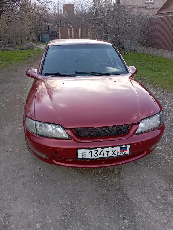 Продам opel вектра б 2.5 v6! 1997г. в. коробка механика, е4.титаны на зимней 15 резине! есть пару моментов по технике. на ходу!!!!! нету акб, сломан датчик холостого хода на бензин, и оборвана трубка на гидрачь ( он рабочий 100%) заниматься нету времени и сил! долгое время стоит писать в л. с или по +79490977939 енакиево 180т. р. без обменов и рассрочек 📞 звоните: +7(949)0977939 - фотография - 3