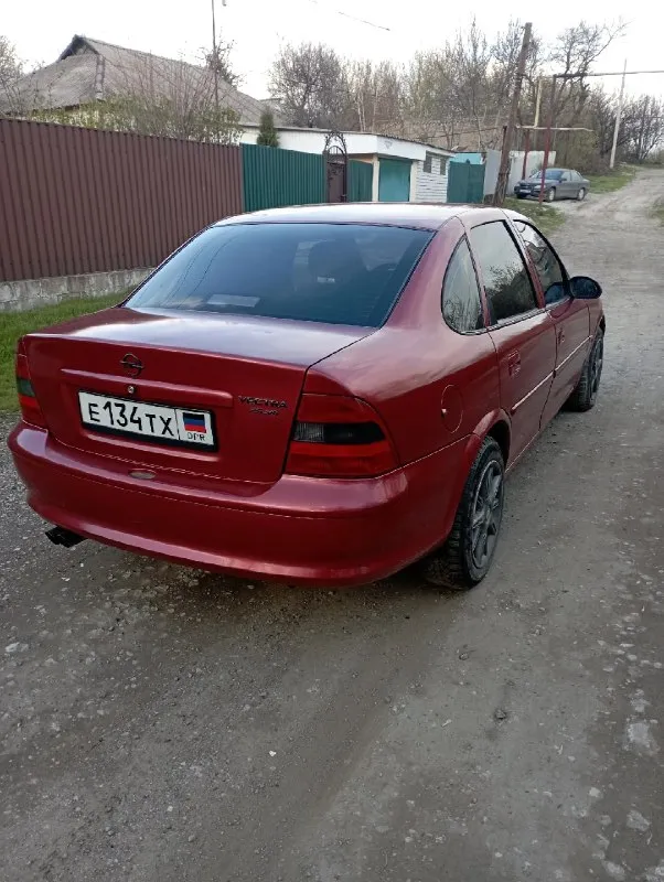 Продам opel вектра б 2.5 v6! 1997г. в. коробка механика, е4.титаны на зимней 15 резине! есть пару моментов по технике. на ходу!!!!! нету акб, сломан датчик холостого хода на бензин, и оборвана трубка на гидрачь ( он рабочий 100%) заниматься нету времени и сил! долгое время стоит писать в л. с или по +79490977939 енакиево 180т. р. без обменов и рассрочек 📞 звоните: +7(949)0977939 - фотография - 4