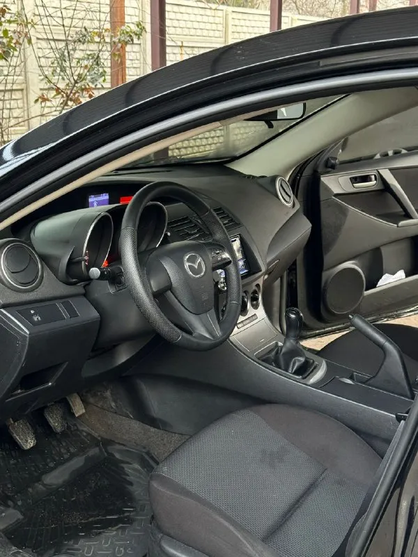 Mazda 3 bl мазда 3 1.6 мт 2011г мотор идеальное состоянии, не дымит, не троит, масло вообще не ест! коробка механика классическая без нареканий ! не хрустит, не выбивает, без проблем ходовая без стуков, ничего не гремит, не стучит! не куда не тянет! вложений не требует, техничка сел и уехал, без проблем! без гнили, красивая машинка музыка с bt играет хорошо, печка работают, фары светят все лампочки которые должны, расход бензина 6-8 литров документы чистые, без запретов, без штрафов, любое переоформление в мрэо с моим присутствием! осмотр г. макеевка связь +79494890856 цена 735.000 руб - фотография - 10