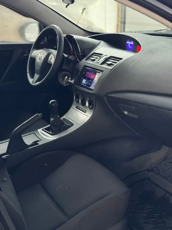 Mazda 3 bl мазда 3 1.6 мт 2011г мотор идеальное состоянии, не дымит, не троит, масло вообще не ест! коробка механика классическая без нареканий ! не хрустит, не выбивает, без проблем ходовая без стуков, ничего не гремит, не стучит! не куда не тянет! вложений не требует, техничка сел и уехал, без проблем! без гнили, красивая машинка музыка с bt играет хорошо, печка работают, фары светят все лампочки которые должны, расход бензина 6-8 литров документы чистые, без запретов, без штрафов, любое переоформление в мрэо с моим присутствием! осмотр г. макеевка связь +79494890856 цена 735.000 руб - фотография - 9