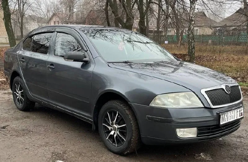 Skoda octavia a5 2008 года, механика. подогрев сидений, подогрев зеркал, кондиционер, музыка планшет, зимняя резина авто в хорошем состоянии на ходу каждый день по документам полный порядок цена 480.000р +79494453530 донецк 📲 tg: @ku4eryviy001 📞 звоните: +7(949)4453530 - фотография - 2