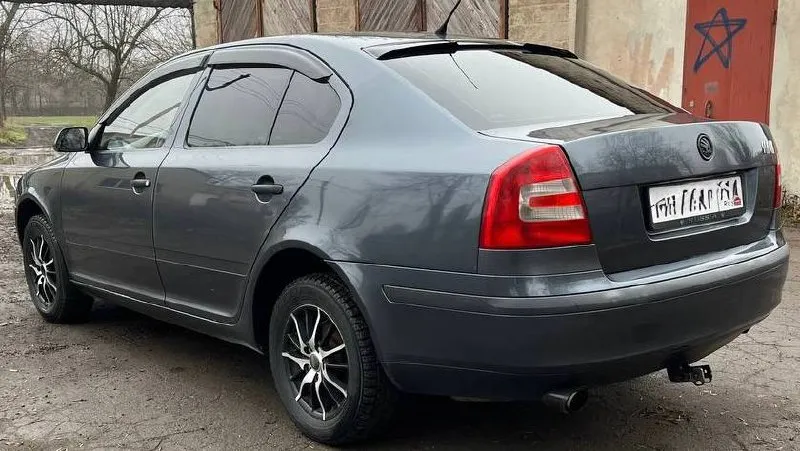 Skoda octavia a5 2008 года, механика. подогрев сидений, подогрев зеркал, кондиционер, музыка планшет, зимняя резина авто в хорошем состоянии на ходу каждый день по документам полный порядок цена 480.000р +79494453530 донецк 📲 tg: @ku4eryviy001 📞 звоните: +7(949)4453530 - фотография - 4