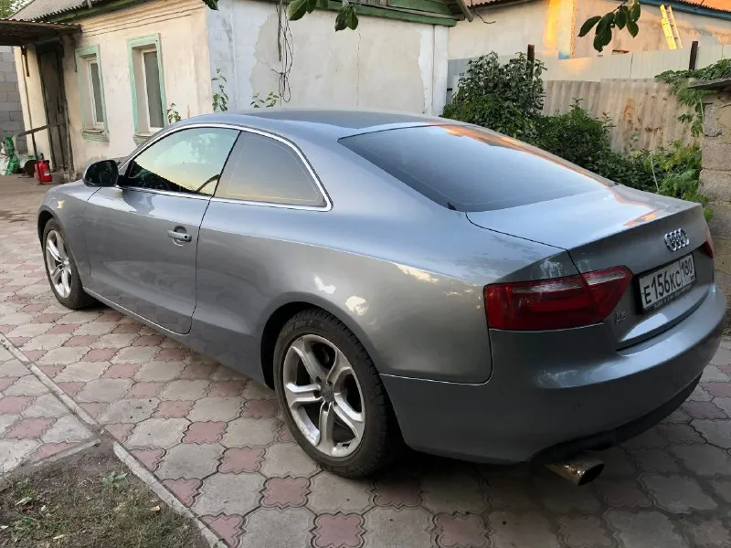 Продам audi a5 coupe 2008 год 1.8 турбо, бензин. двигатель работает ровно, не дымит, без подтеков, тяга бешеная акпп работает четко, без пинков, переключает быстро и незаметно, во всех режимах ходовая идеально, без единого постороннего звука турбина работает в штатном режиме по кузову выглядит идеально, вся ровная, без гнили, рыжиков и вмятин, днище идеал, пороги все отлично. в начале мая было пройдено большое то: замена масла в двигателе, частично в коробке, замена подушек двигателя, замена сальника коленвала, прокладки теплообменника, абсолютно вся передняя ходовая часть новая, сделан развал. установлена дорогая сигнализация. на дороге автомобиль привлекает внимание, выглядит красиво и агрессивно. рассмотрю варианты обмена, хлам не предлагать, доплата не имеет значения. стоимость 1.250 🍋 осмотр в макеевке тел: +79493974174 📞 звоните: +7(949)3974174 - фотография - 4