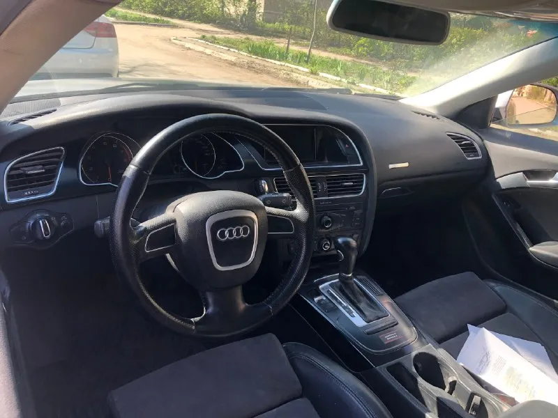Продам audi a5 coupe 2008 год 1.8 турбо, бензин. двигатель работает ровно, не дымит, без подтеков, тяга бешеная акпп работает четко, без пинков, переключает быстро и незаметно, во всех режимах ходовая идеально, без единого постороннего звука турбина работает в штатном режиме по кузову выглядит идеально, вся ровная, без гнили, рыжиков и вмятин, днище идеал, пороги все отлично. в начале мая было пройдено большое то: замена масла в двигателе, частично в коробке, замена подушек двигателя, замена сальника коленвала, прокладки теплообменника, абсолютно вся передняя ходовая часть новая, сделан развал. установлена дорогая сигнализация. на дороге автомобиль привлекает внимание, выглядит красиво и агрессивно. рассмотрю варианты обмена, хлам не предлагать, доплата не имеет значения. стоимость 1.250 🍋 осмотр в макеевке тел: +79493974174 📞 звоните: +7(949)3974174 - фотография - 6