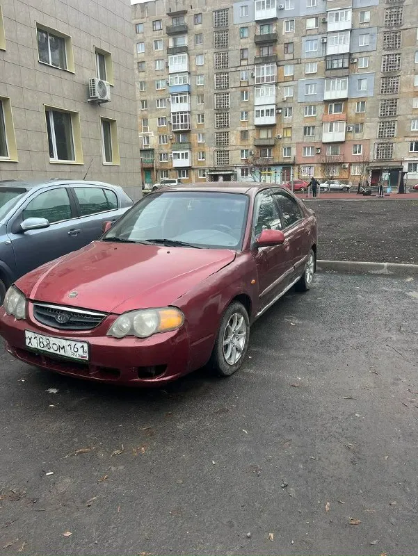 🚗 kia shuma ll тип кпп: механическая 5 ступка пробег:408.000 год:2003 дополнительно: продам своего хомяка (номера хом) иномарка по цене ваза. покупал под определенные задачи, машина в моих руках больше 2 лет. по факту это та же самая спектра, но в кузове лифтбек, все элементы технической части полностью одинаковые. машина приехала из америки с ее родным двигателем 1.8 литра, на чугунном блоке, если за ним следить, то ходит безумное количество километров. по машине есть много моментов по кузову. по ходовой нареканий нет, мотор работает, коробка переключает передачи не выбивает, не хрустит. комплектация: абс,4 эсп, гур, кондиционер( нужно поставить радиатор и заправить), электро регулировка зеркал, сигнализация, кожаный салон. машина стоит на учете, но запрет на регистрацию, ездить можно, но переоформить увы 😢. птс и стс на руках. постарался рассказать все как есть, больше подробностей по телефону. ☎тел +79496229070 игорь 💶 цена: 200.000₽ торг рассматриваю обмен 📞 звоните: +7(949)6229070 - фотография - 3