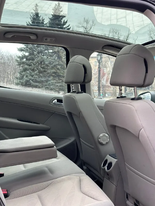 Peugeot 308 🦁 1.6 2008г. ат ( автомат ) пробег: 111.000км ( родной ) 2 владельца❗️ в самой богатой комплектации: белый тканевый салон, панорамная крыша, климат многозонный, подогревы передних сидений, автоматическое складывание боковых зеркал( при открытие/закрытие авто ) 4эл. стеклоподъемника, хорошая запаска + домкрат зимняя резина cordiant на литых дисках автомобиль полностью оцинкованный цена автомобиля: 520.000 рублей ( торг приветствуется у капота ) +79494095214 г. макеевка 📞 звоните: +7(949)4095214 - фотография - 2