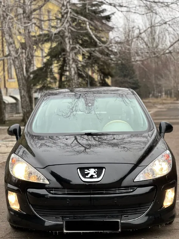 Peugeot 308 🦁 1.6 2008г. ат ( автомат ) пробег: 111.000км ( родной ) 2 владельца❗️ в самой богатой комплектации: белый тканевый салон, панорамная крыша, климат многозонный, подогревы передних сидений, автоматическое складывание боковых зеркал( при открытие/закрытие авто ) 4эл. стеклоподъемника, хорошая запаска + домкрат зимняя резина cordiant на литых дисках автомобиль полностью оцинкованный цена автомобиля: 520.000 рублей ( торг приветствуется у капота ) +79494095214 г. макеевка 📞 звоните: +7(949)4095214 - фотография - 4
